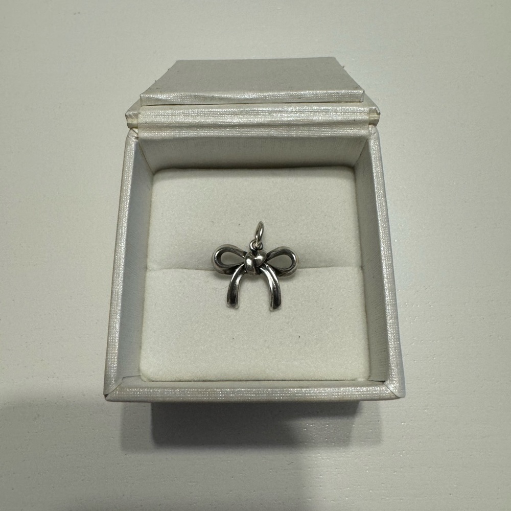 James Avery Retired Bow Charm